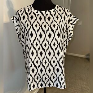 Violet & Claire Black and White Boxy Blouse